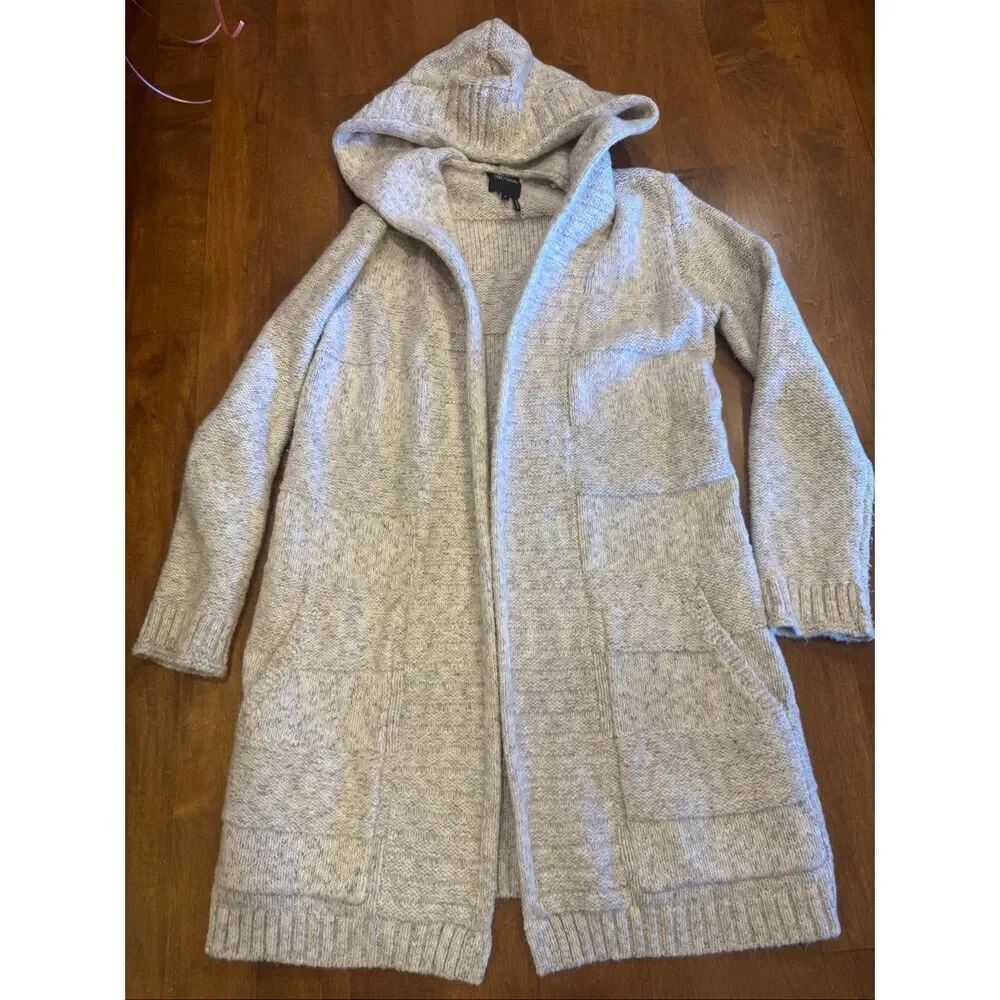 Woman’s Nic + Zoe cotton blend knit cardigan size S